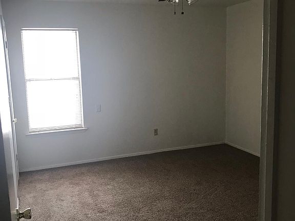 3rd image of 518 S Main Ave