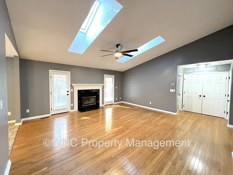 3 bed, 2.0 bath, 1750 sqft, $2,200 — Photo 3