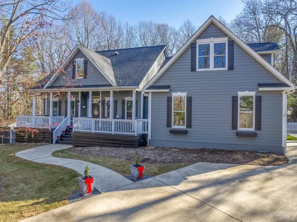 124 Apple Ln, Laurel Park, NC 28739