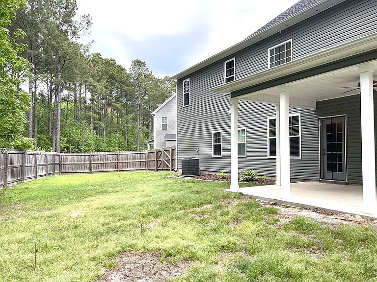 211 Seneca Ct — Photo 17
