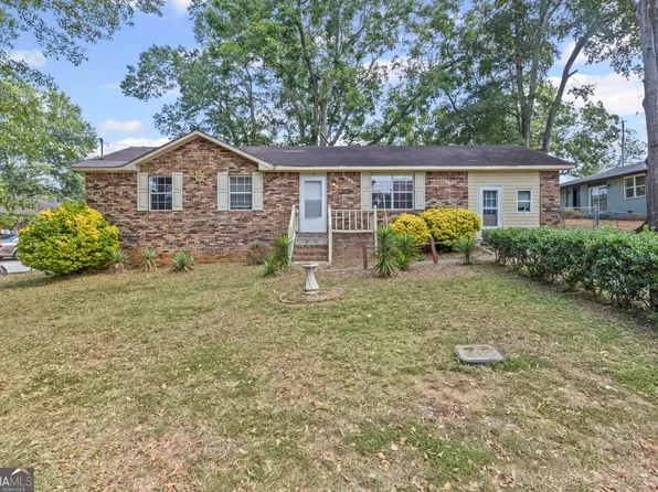 3 Center Ct, Newnan, GA 30263