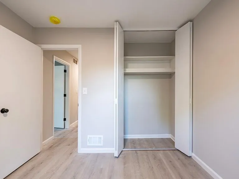 1321 Surrey Ln SW #1321 — Photo 5