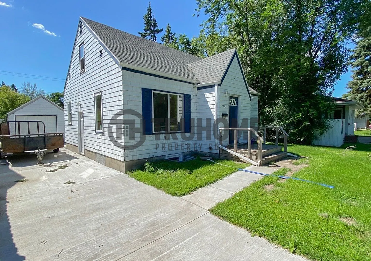 Spacious 5-Bedroom Home Pet-Friendly and Perfect for Your Family! — Photo 2
