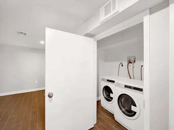 390 Bainbridge Street image 8 of 11