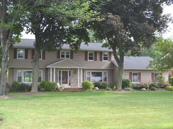 72 Christyne Marie Dr, Rochester, NY 14626