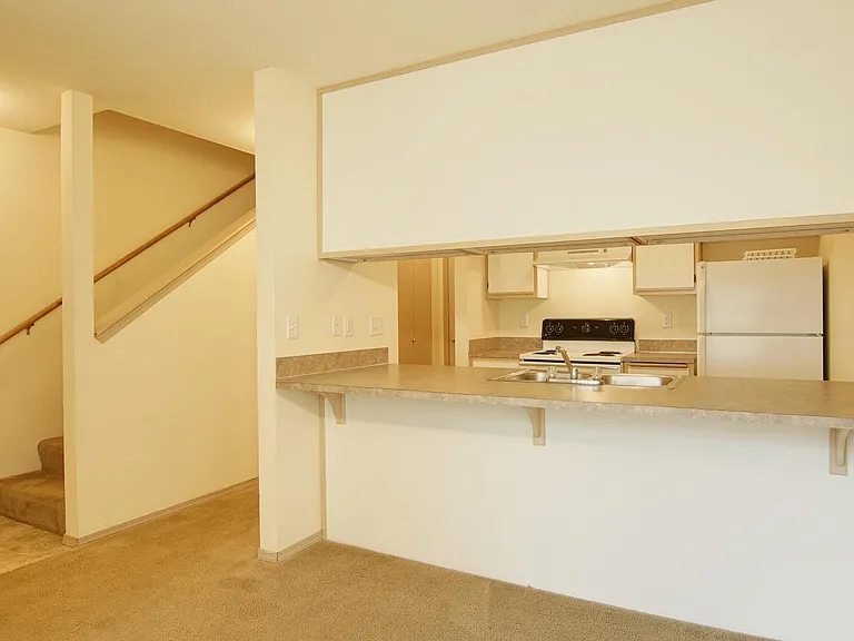 2 bedroom townhouse kitchen
