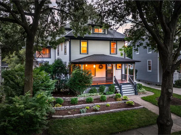 9 S Columbia St, Naperville, IL 60540