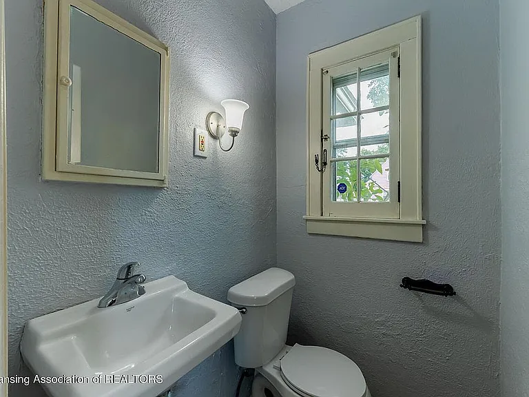 622 Carey St — Photo 6