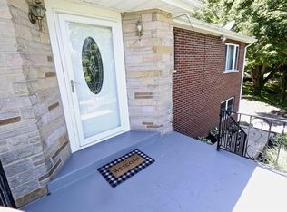 221 Hedge Dr, Springfield, OH 45504