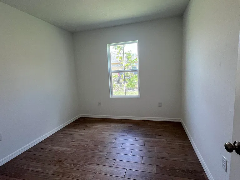 1782 SW Bayshore Blvd — Photo 10