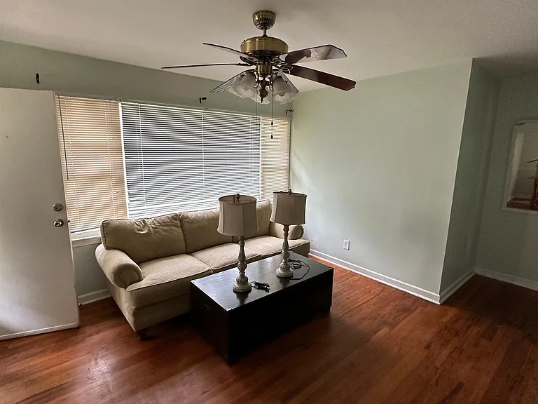 415 Canna Dr — Photo 1