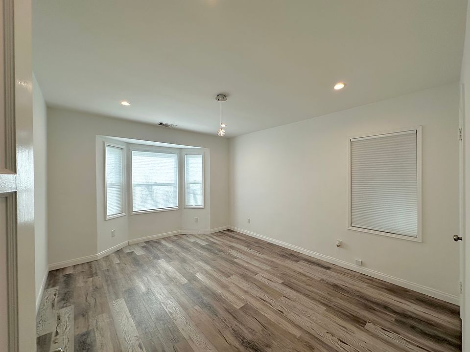 1st image of 1717 W Alameda Ave