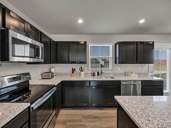 5th image of 407 Trade Wind Ln