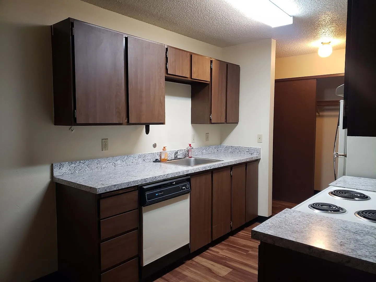 Golden Sands Apartments - Woodard Properties LLC — Photo 4