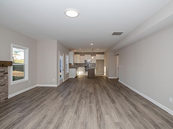 3rd image of 301 Friendly Ave