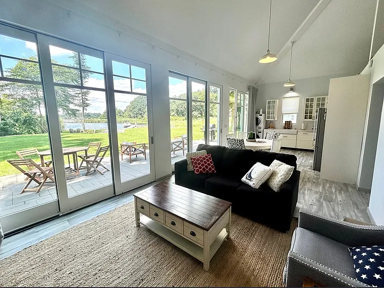 33 Watch Hill Rd — Photo 6