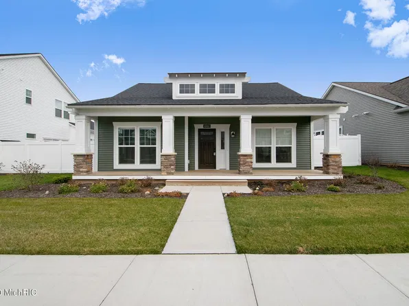 6960 E Cottage Ln NE, Rockford, MI 49341