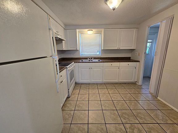 5th image of 6916 Brentford Rd