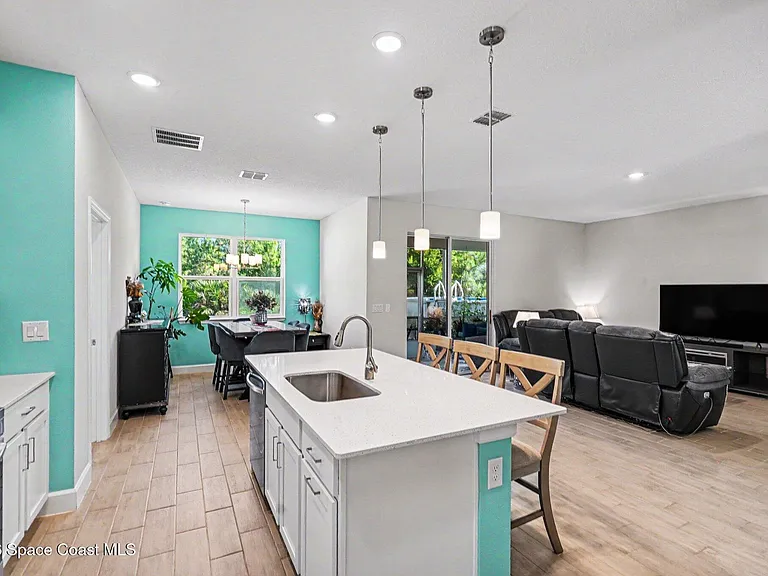 1328 Washburn St SE — Photo 5