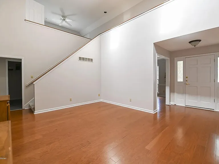 3904 Vantage Pl — Photo 4