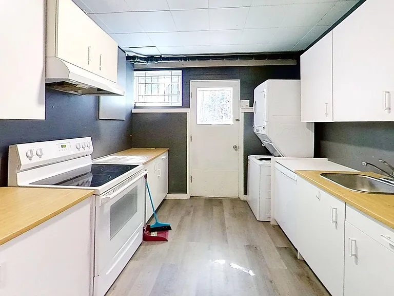 720 W 54th Ave — Photo 2