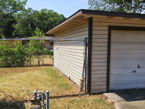 4th image of 10256 Newcombe Dr