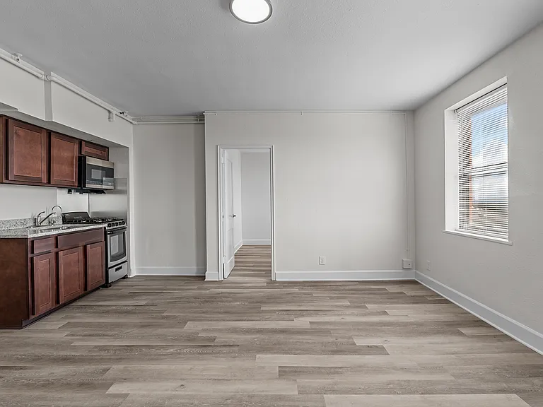 Fairmont Tower Apartments — Photo 5