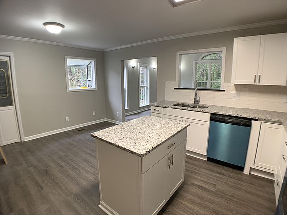 3rd image of 618 Brook Forest Dr