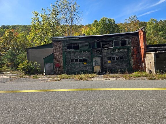 3rd image of 20 Forest St