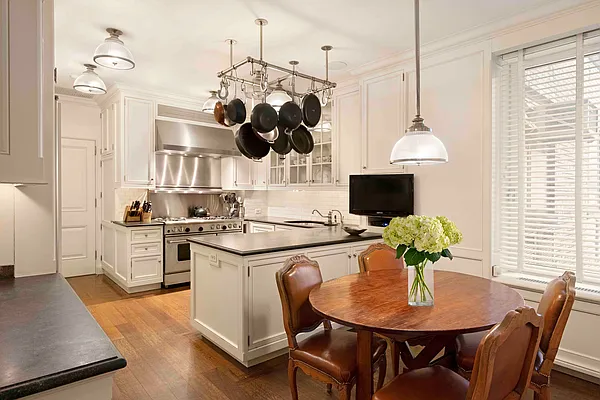 Sold by Sloane Square | media 16