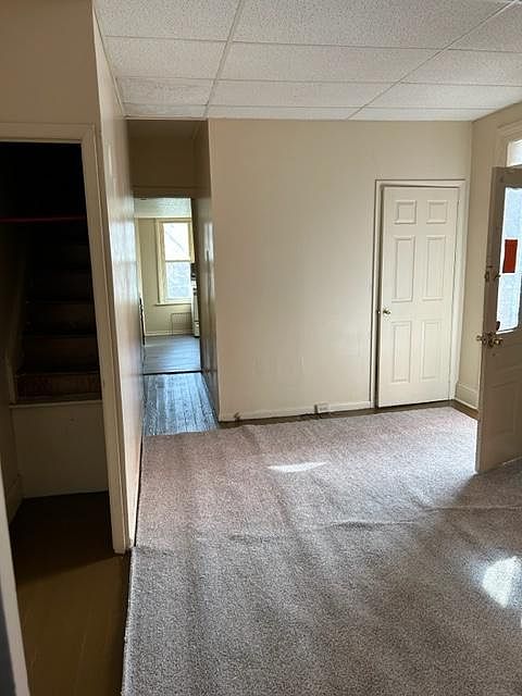1st image of 912 W King St Floor 1