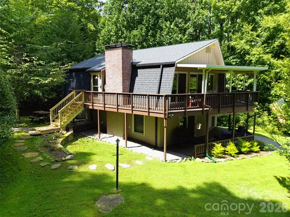 477 Locust Dr, Maggie Valley, NC 28751