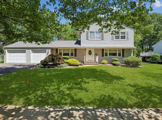 5 Dogwood Ct, East Brunswick, NJ 08816
