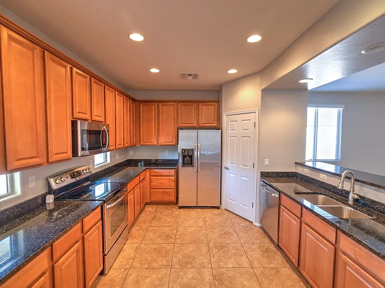 10458 S Cutting Horse Dr — Photo 2