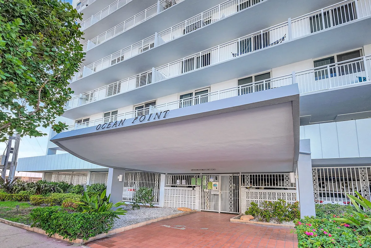 Building Photo - 345 Ocean Dr #305