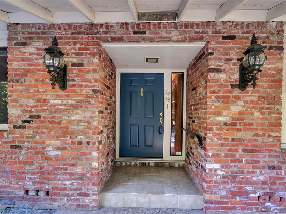 1st image of 891 Larch Ln