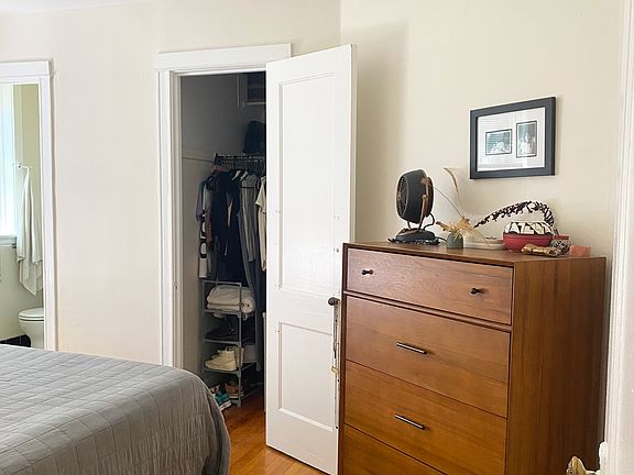 3rd image of 1057 W North Shore Ave #1R
