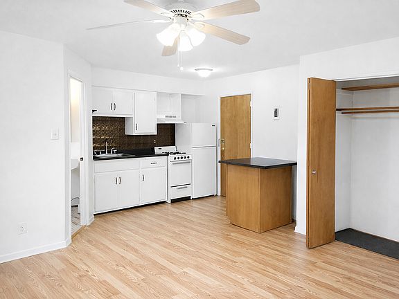 3rd image of 332 8th St SE