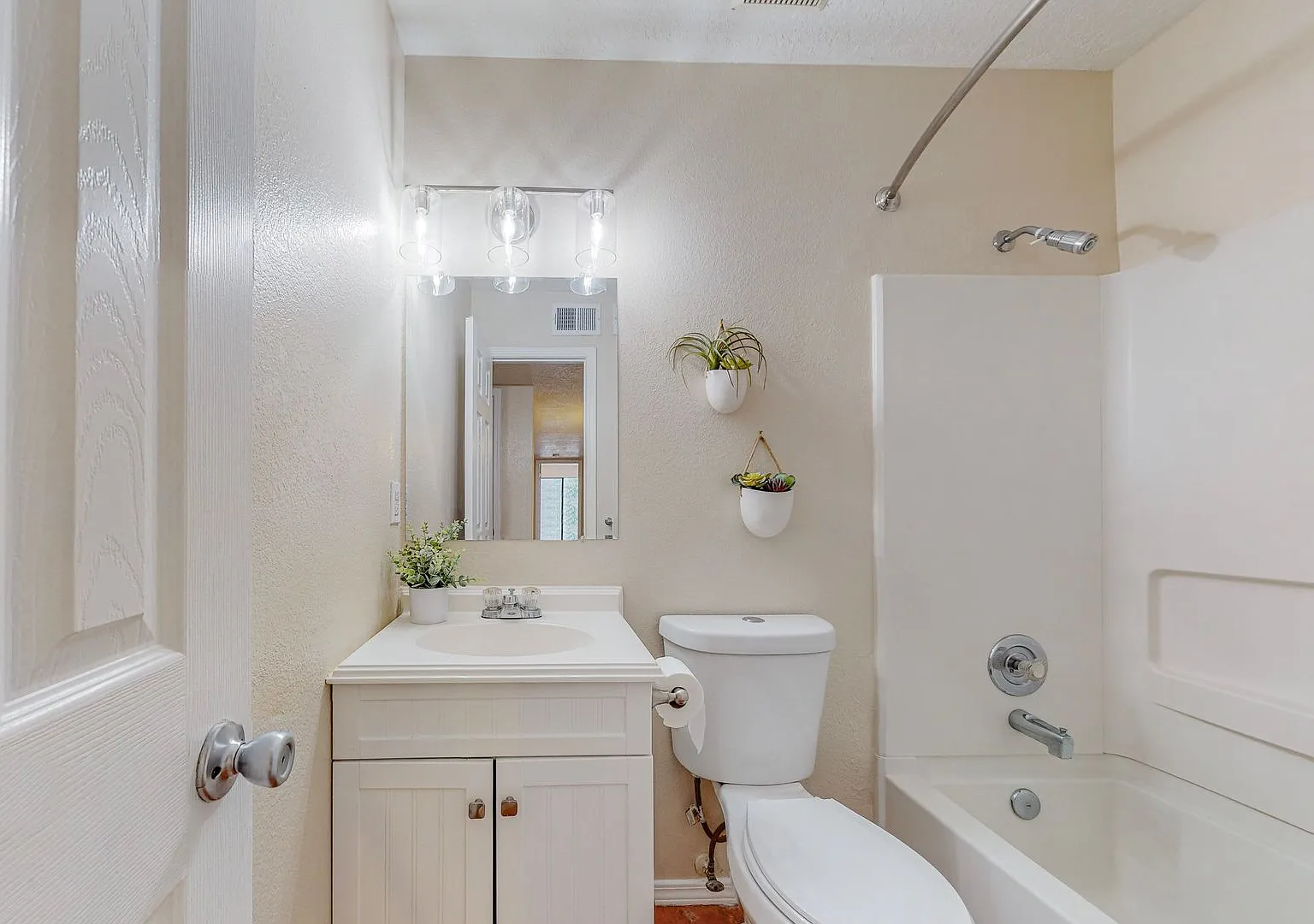 Nw Pueblo Style Th 3/Bd 2/Ba 2/Cg — Photo 3