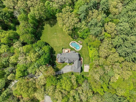 2nd image of 117 Ayer Rd