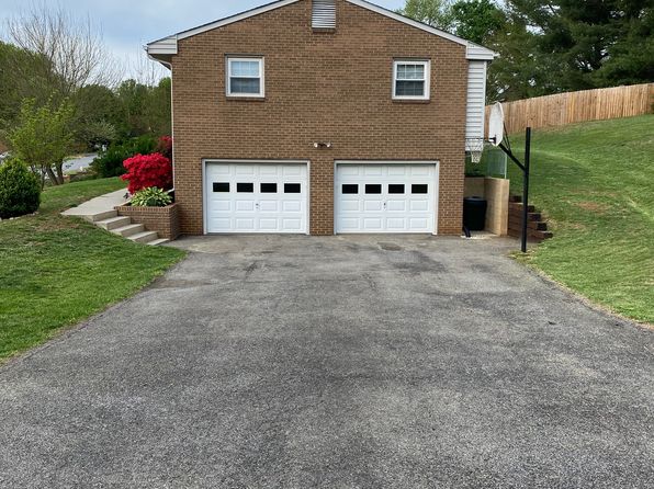 474 Knollwood Dr, Troutville, VA 24175