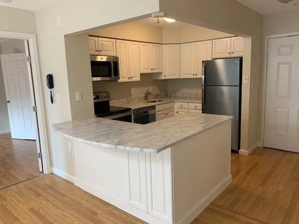 4975 Washington St, West Roxbury, MA