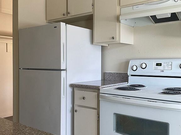 2nd image of 16047 E Burnside St #6