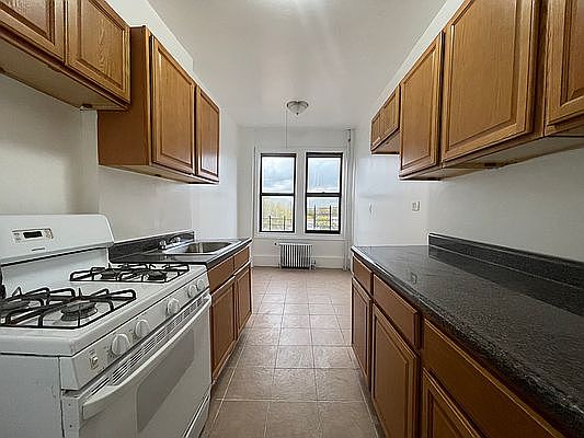 2nd image of 4138 Carpenter Ave APT 3B