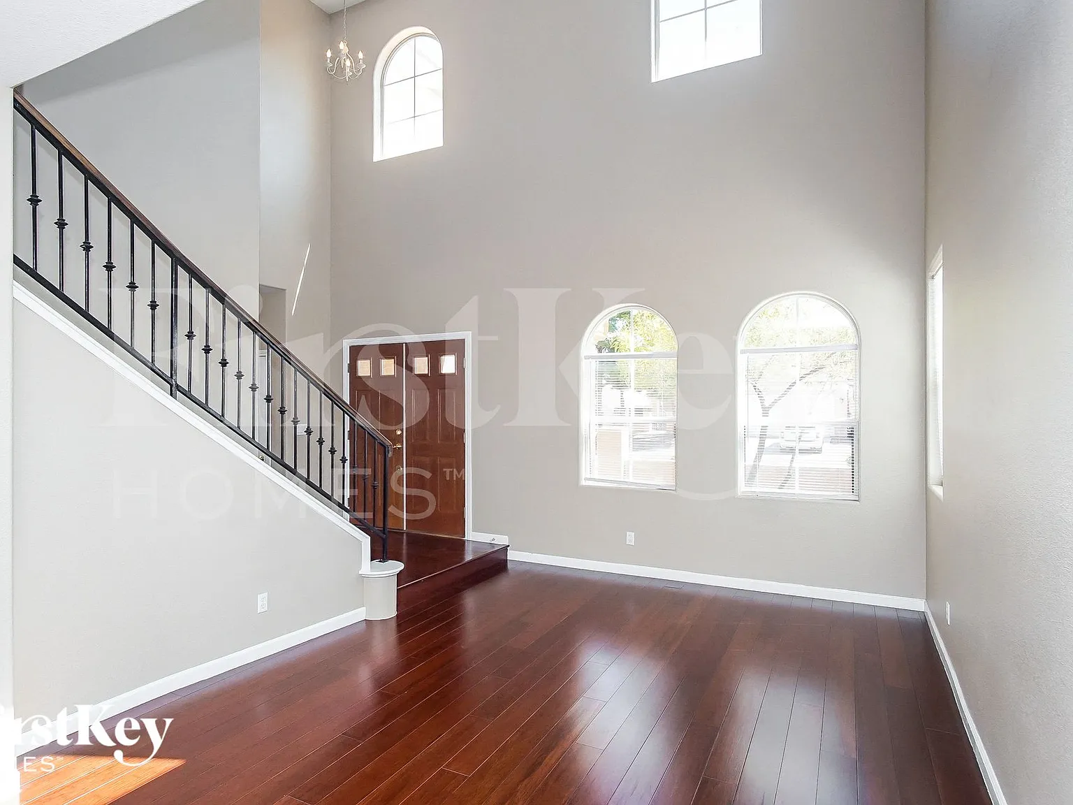 4 bed, 2.5 bath, 2570 sqft, $3,060 — Photo 2