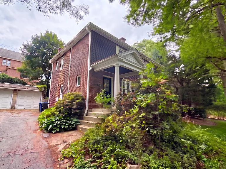 1458 N Euclid Ave — Photo 2