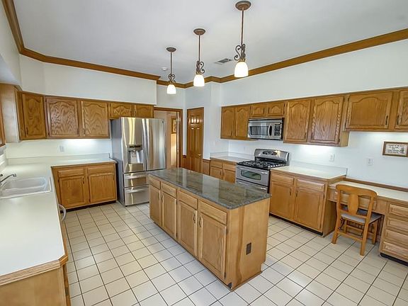 5th image of 9401 Sara Ct