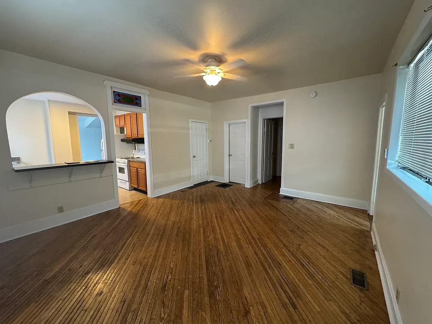 420 S Woodlawn AVE — Photo 3