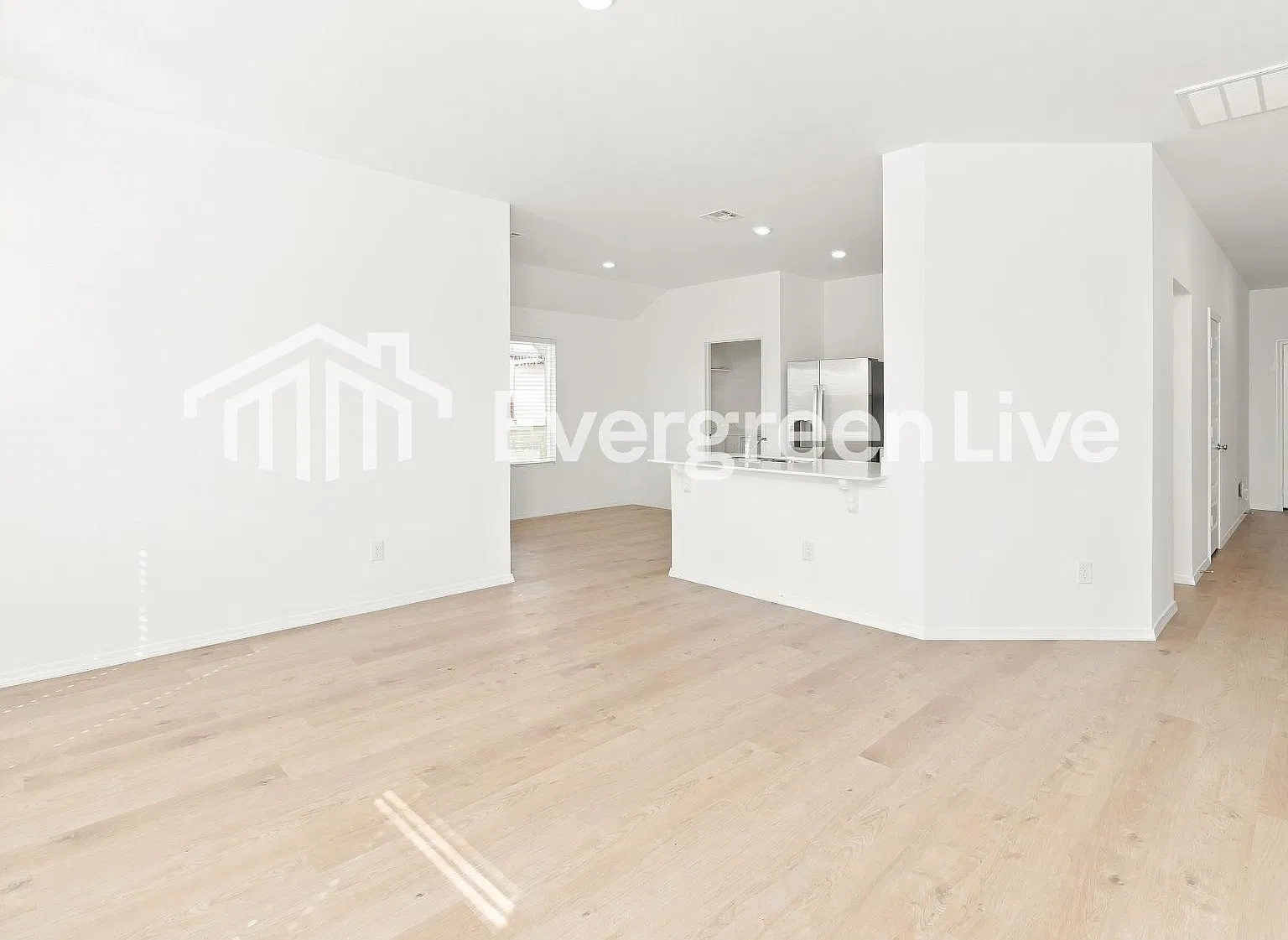 3 bed, 2.0 bath, 1355 sqft, $1,375 — Photo 3