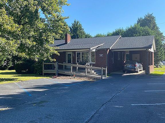 2nd image of 105 Madison Cir